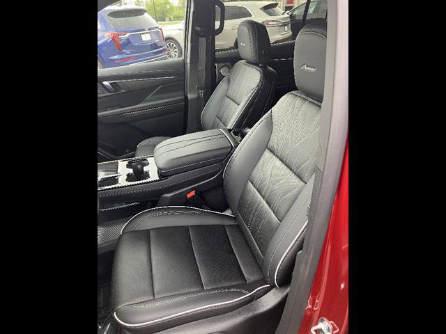 Used 2025 Buick Enclave Avenir w/ Super Cruise Package image 12