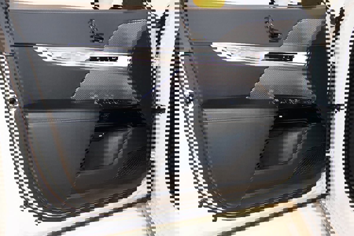 Used 2023 BMW 760i xDrive image 38