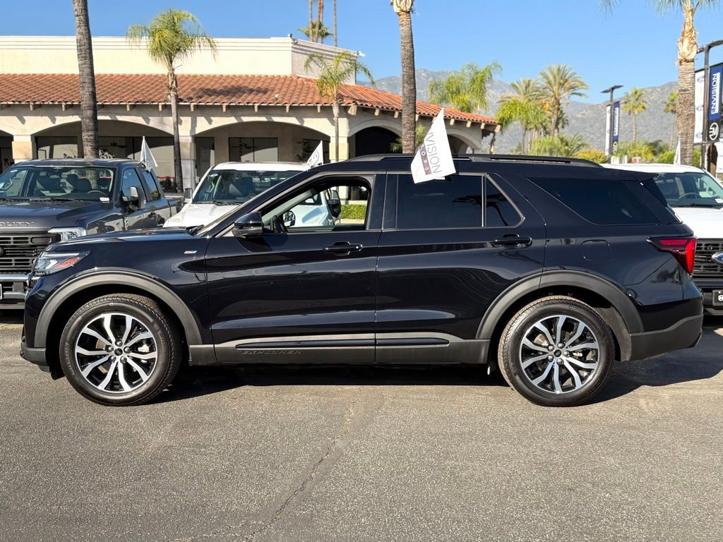Used 2025 Ford Explorer ST-Line w/ Premium Package image 5