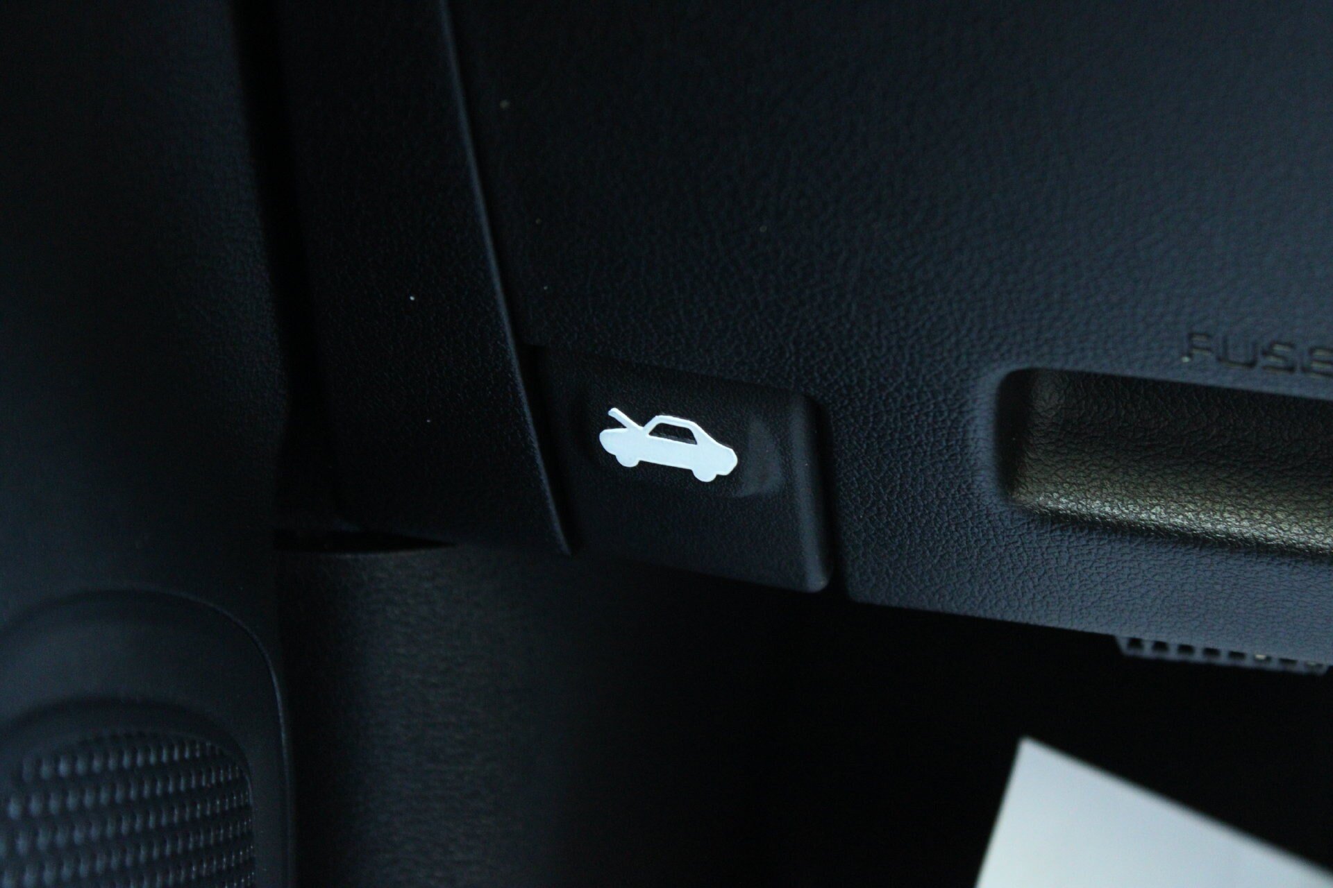 Used 2025 Hyundai Venue SEL FWD image 24
