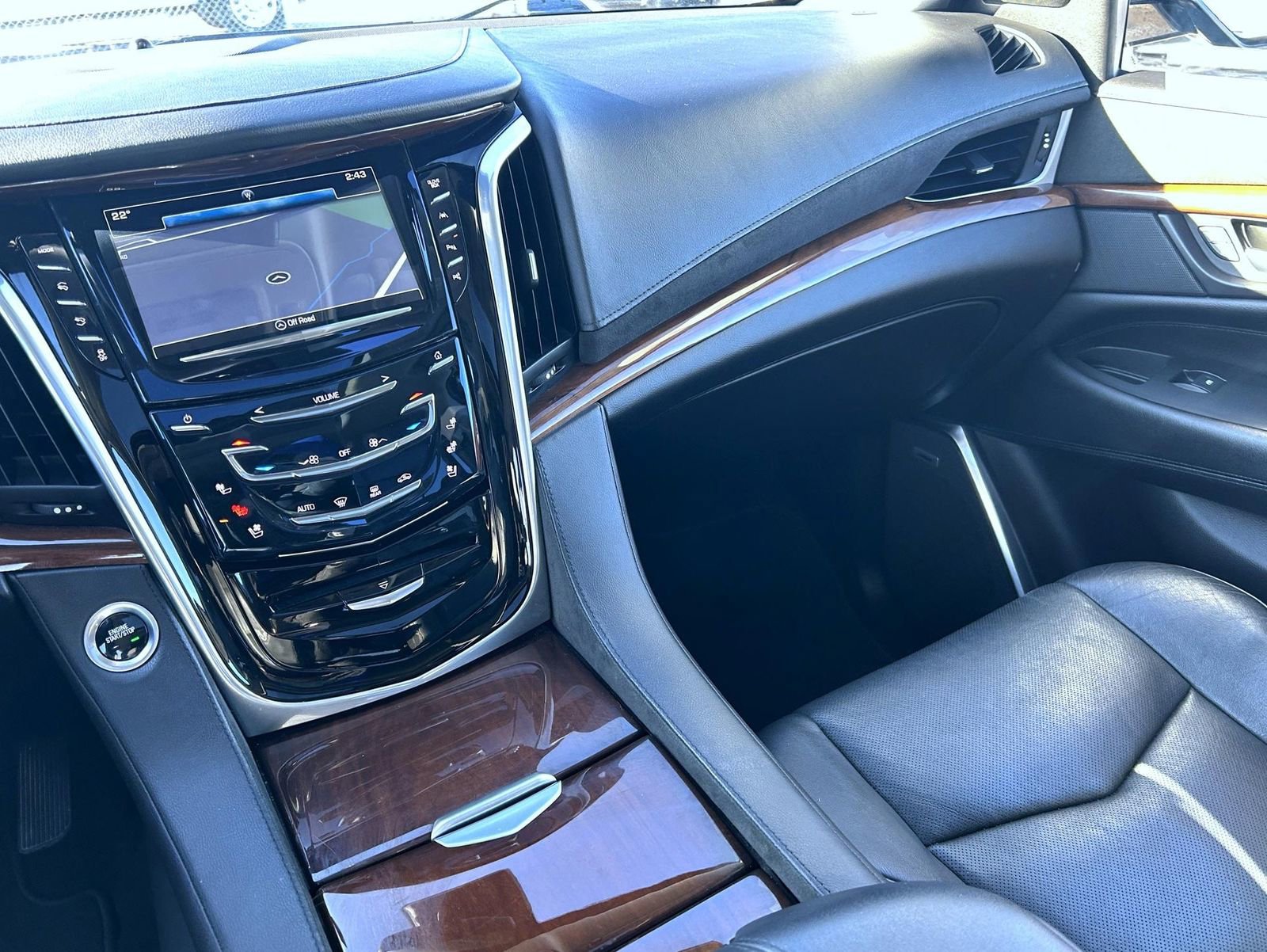 Used 2019 Cadillac Escalade Luxury image 22