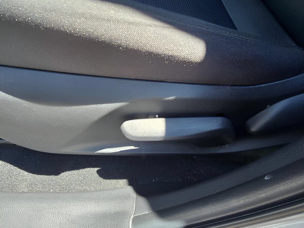 Used 2022 Toyota RAV4 LE AWD/4WD image 24
