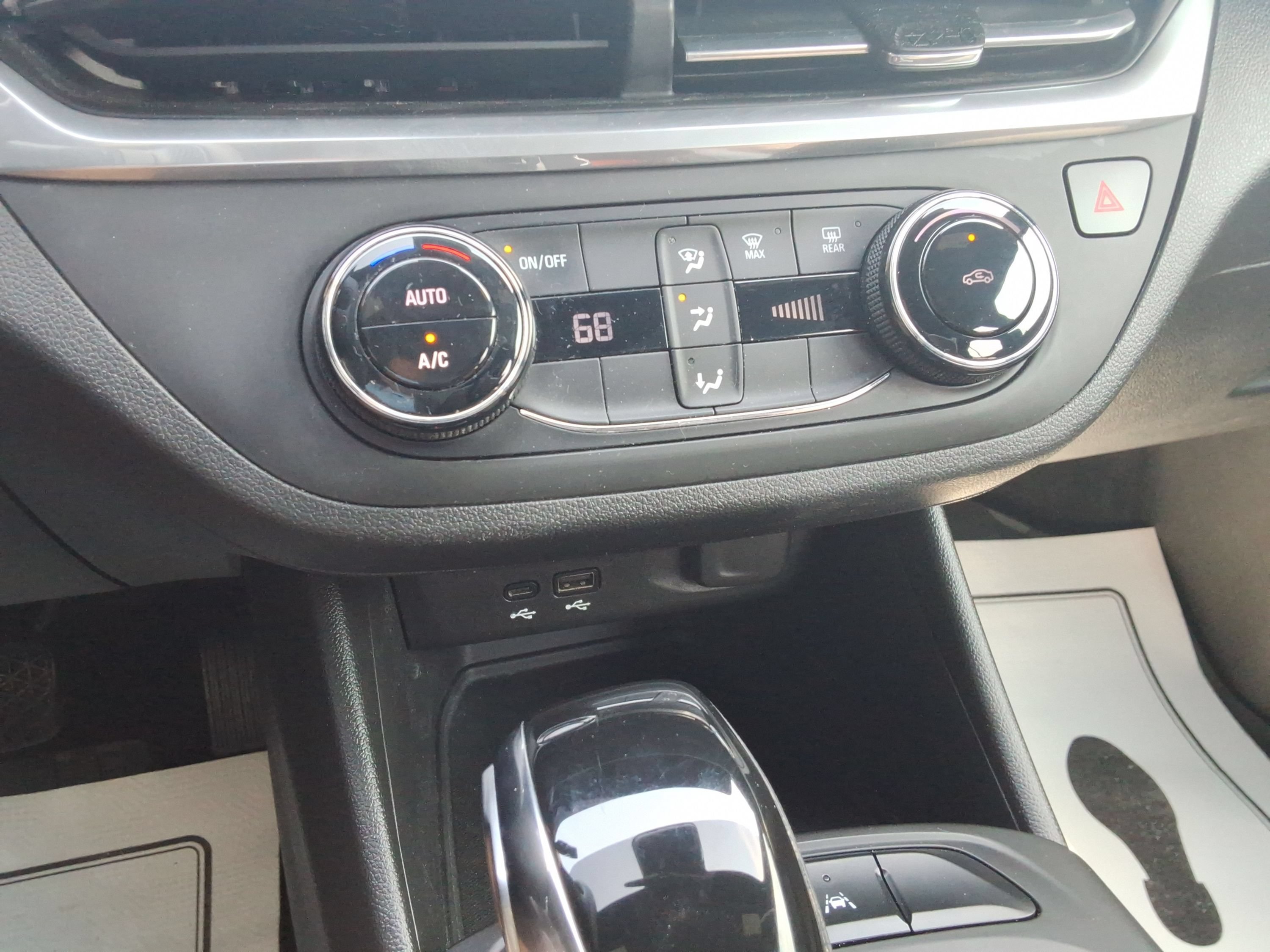 Used 2024 Buick Envista Preferred w/ Advanced Safety Package FWD image 17