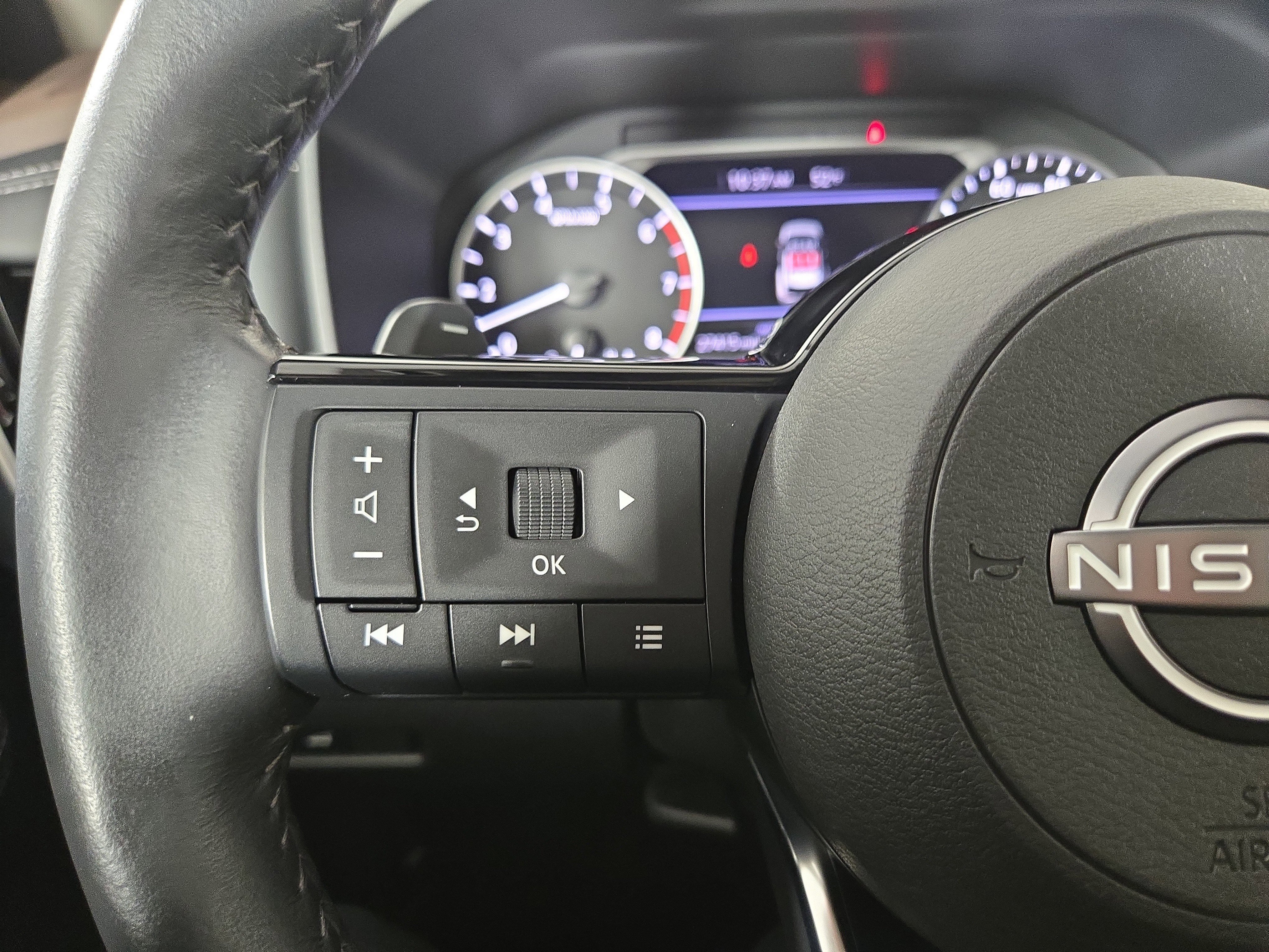 Used 2023 Nissan Rogue SL image 15