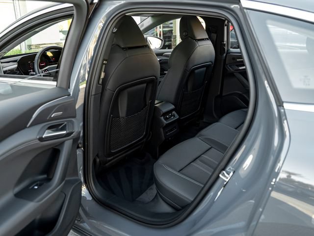 Used 2025 Audi A6 e-tron Premium Plus w/ Premium Plus RWD image 26