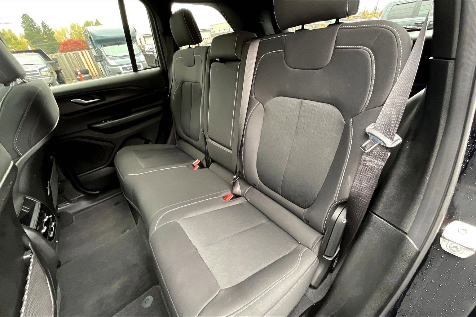 Used 2025 Jeep Grand Cherokee Laredo X w/ Luxury Tech Group I image 26