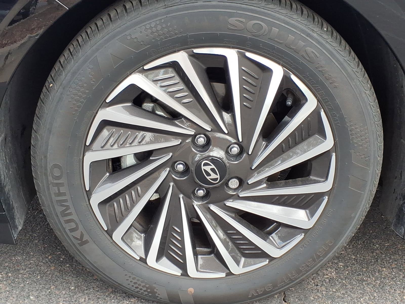 Certified 2025 Hyundai Sonata Limited FWD image 9