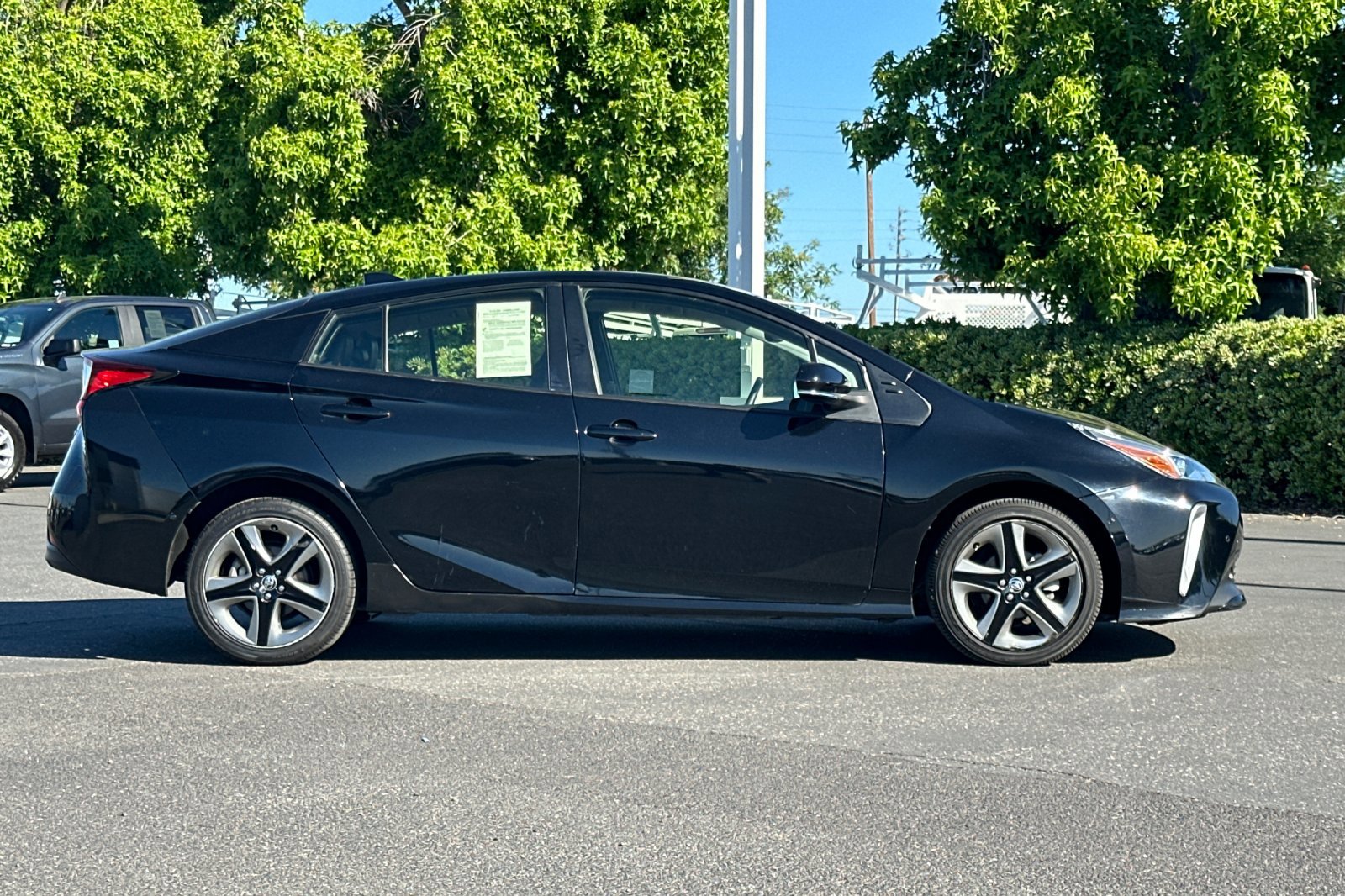 Used 2022 Toyota Prius L Eco image 3