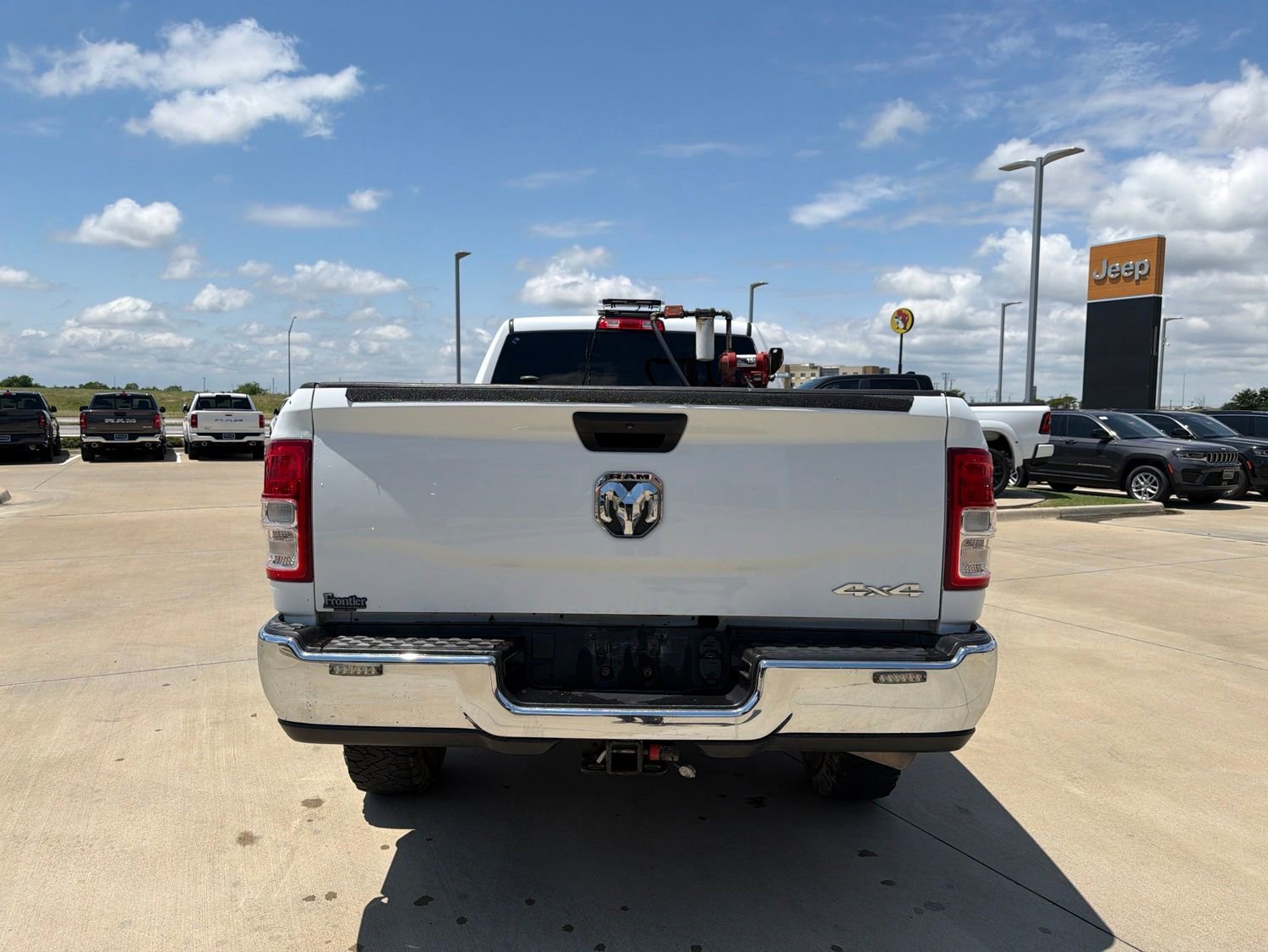 Used 2022 RAM 2500 Tradesman w/ Chrome Appearance Group AWD/4WD image 4