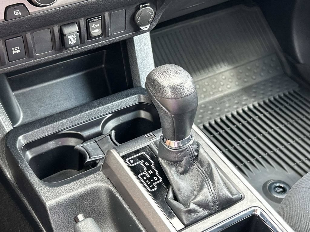Used 2019 Toyota Tacoma SR5 RWD image 39