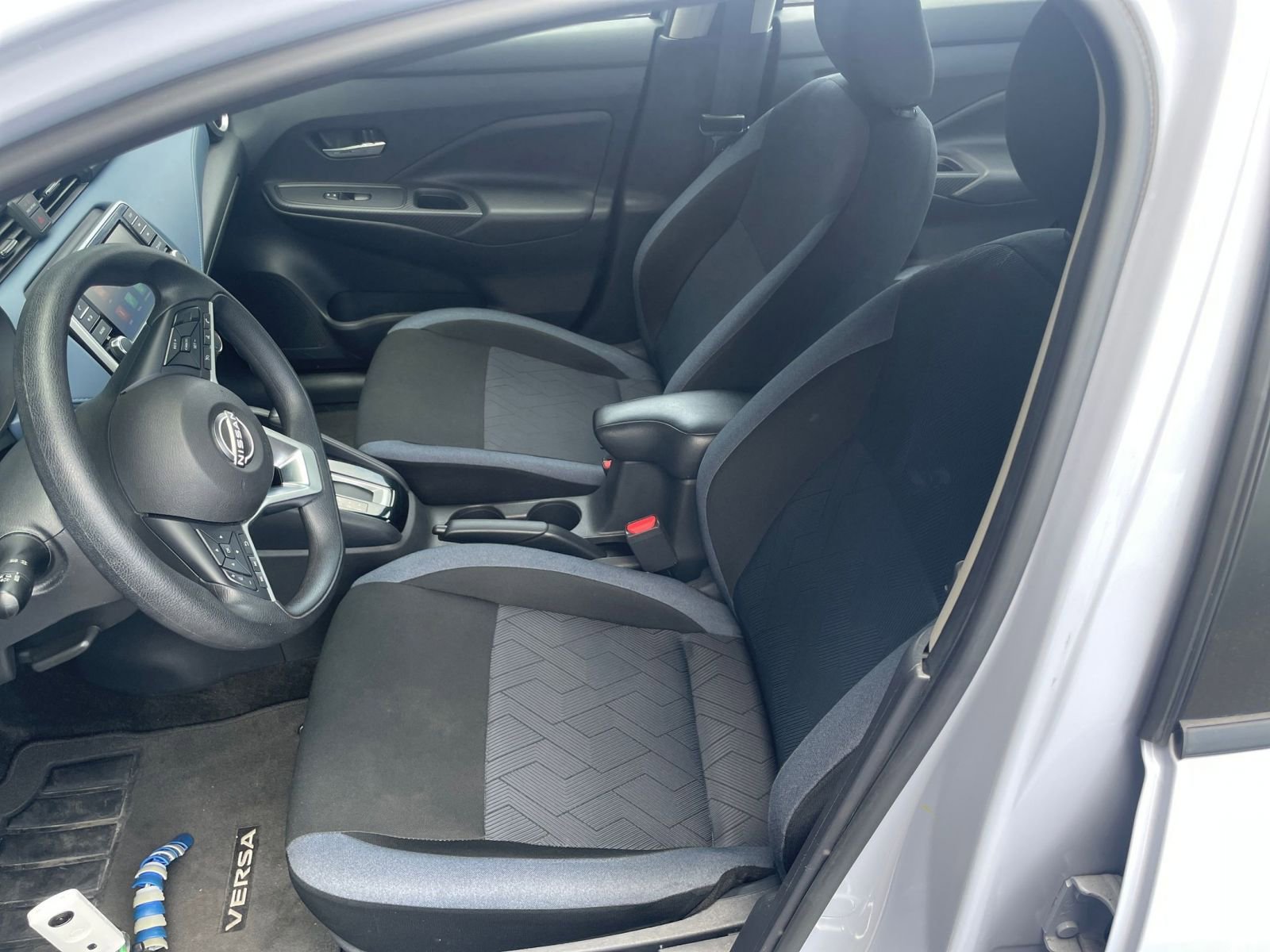 Used 2025 Nissan Versa SV FWD image 33