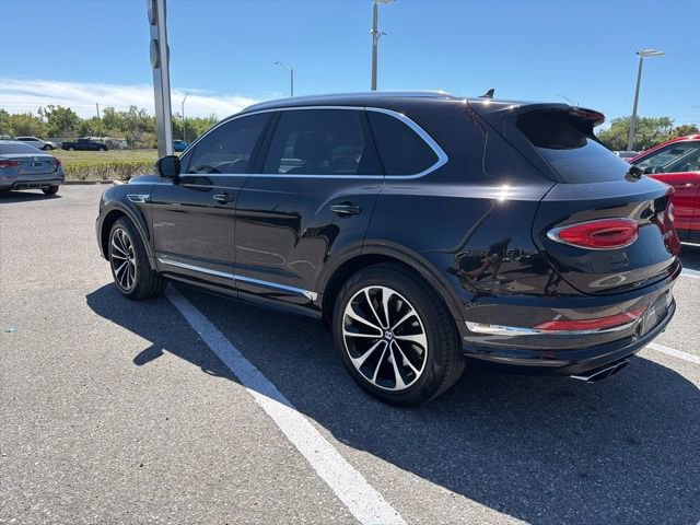 Used 2022 Bentley Bentayga image 3