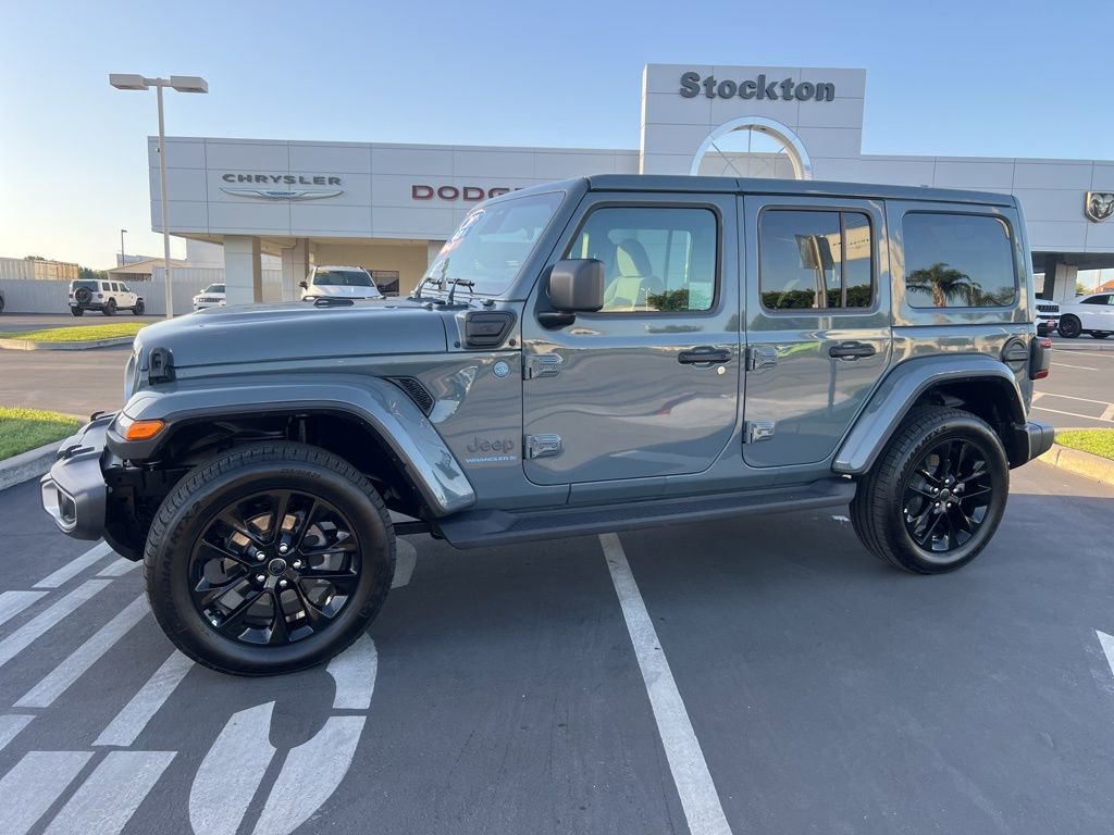 Used 2025 Jeep Wrangler Unlimited Sahara AWD/4WD image 2