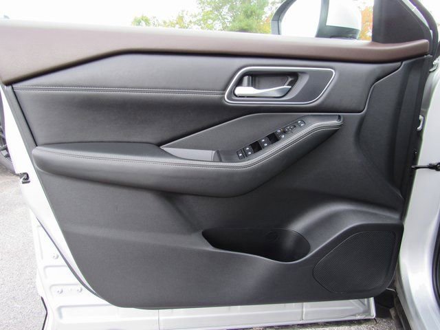 Used 2021 Nissan Rogue SV w/ Premium Package image 10