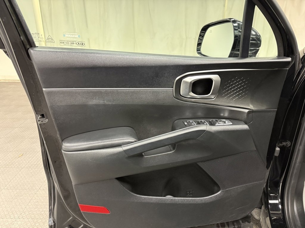 Used 2021 Kia Sorento S image 26