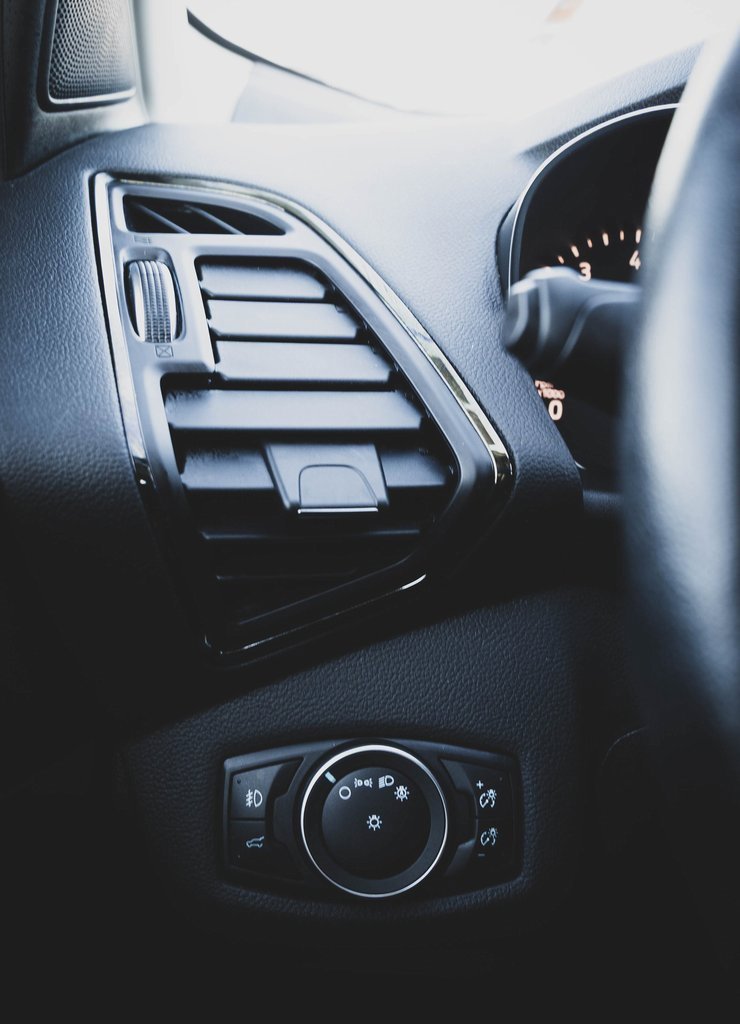 Used 2018 Ford Escape Titanium w/ Ford Safe & Smart Package image 14