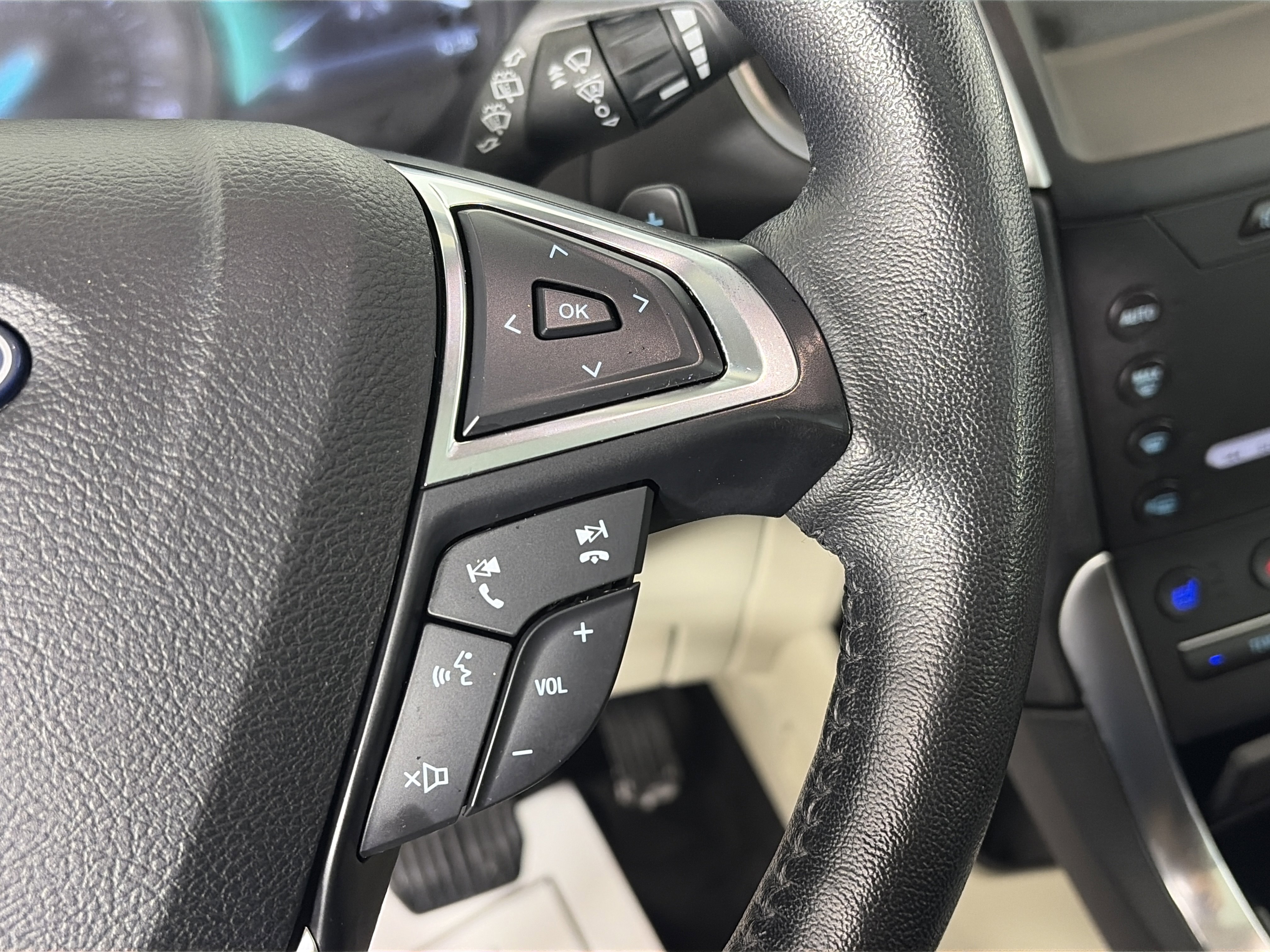 Used 2020 Ford Edge Titanium w/ Equipment Group 301A image 29