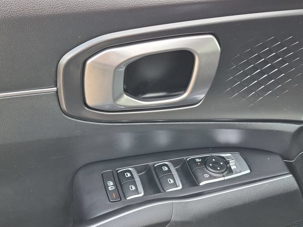 Certified 2024 Kia Sorento S FWD image 23