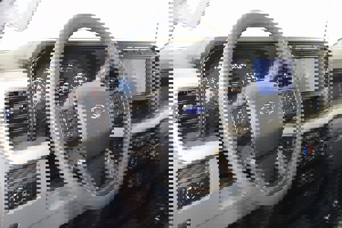 Used 2024 Ford F350 XL w/ Snow Plow/Camper Package image 6