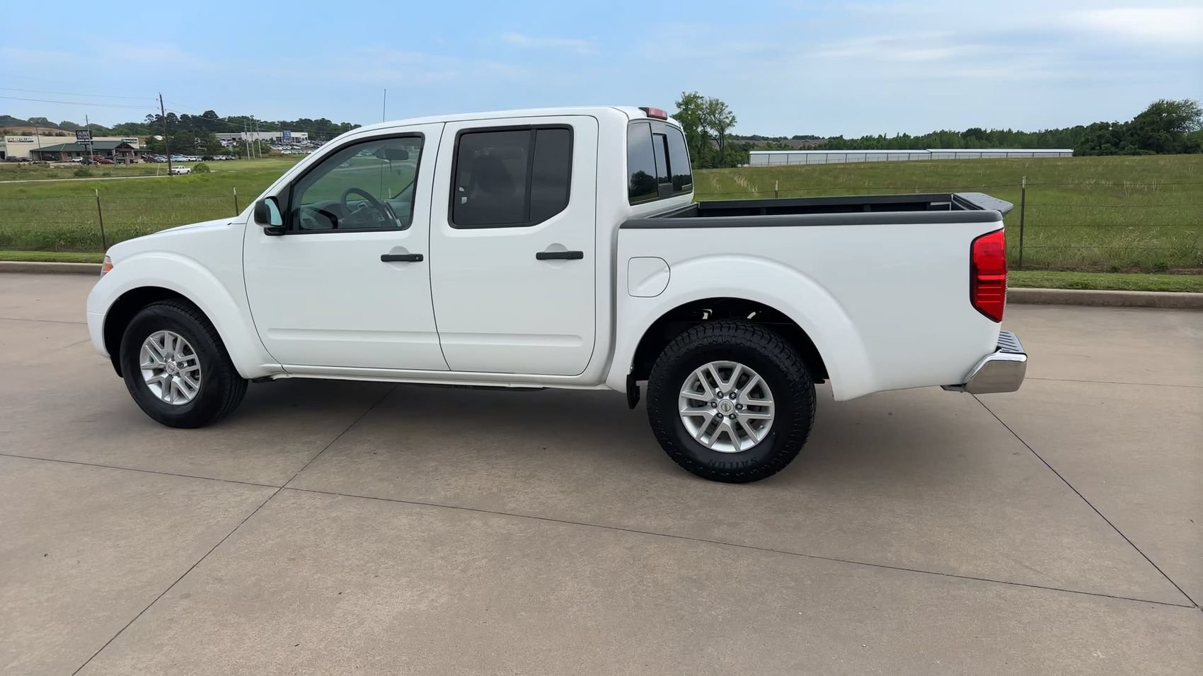 Used 2019 Nissan Frontier SV RWD image 5