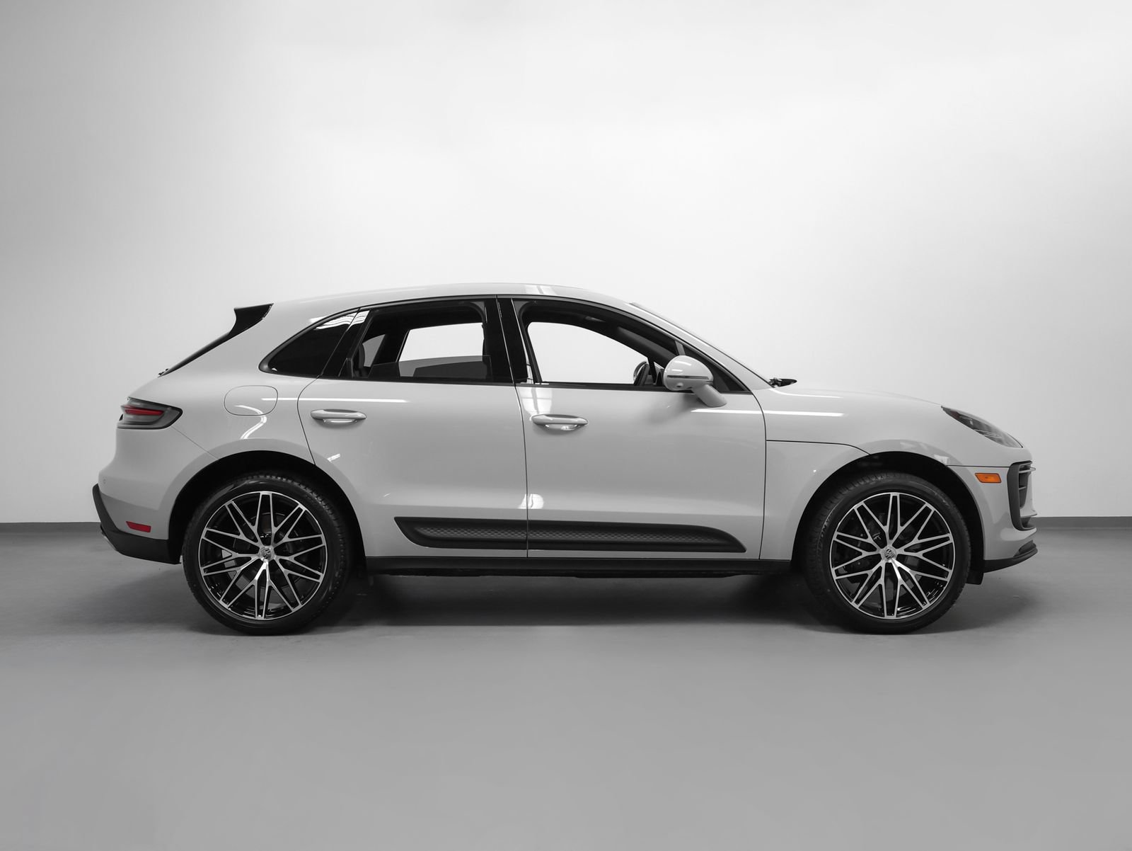 New 2026 Porsche Macan AWD/4WD image 13