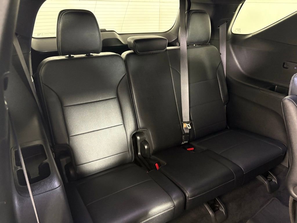 Used 2025 Chevrolet Traverse LT FWD image 47
