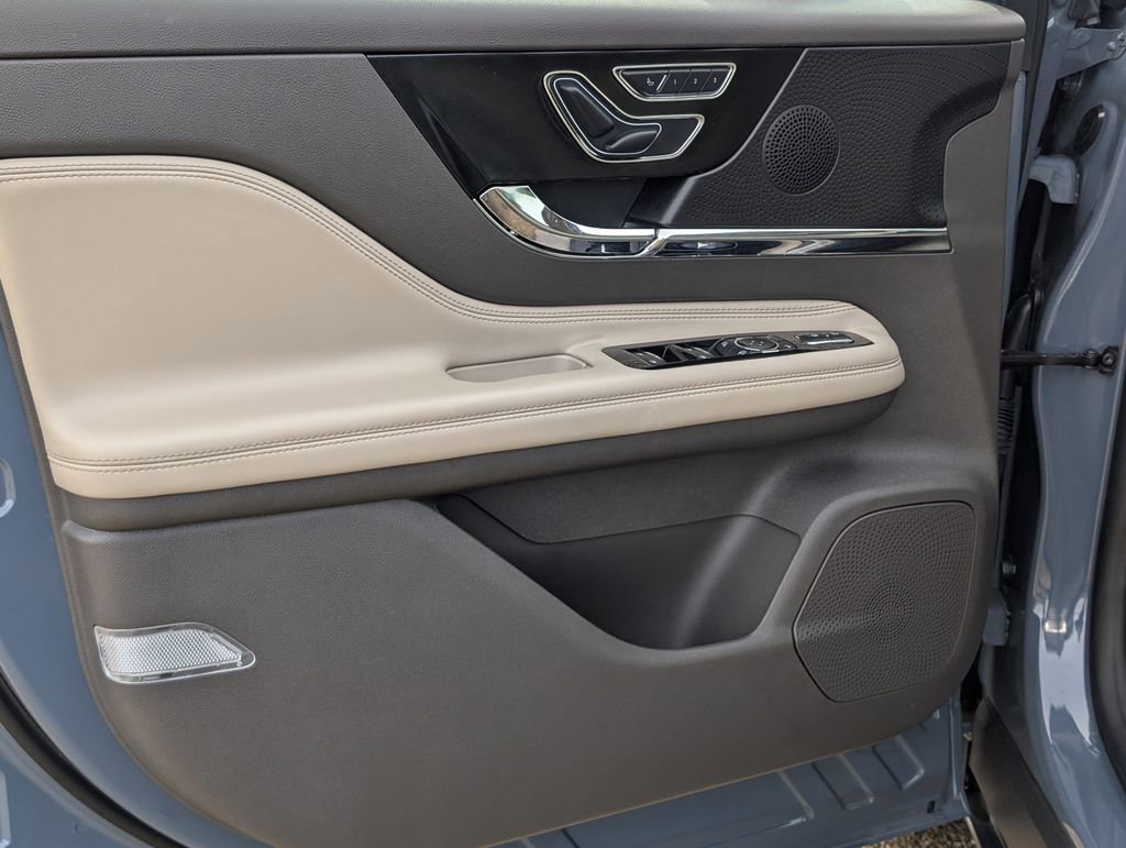 Used 2024 Lincoln Corsair Reserve w/ Equipment Group 201A image 13