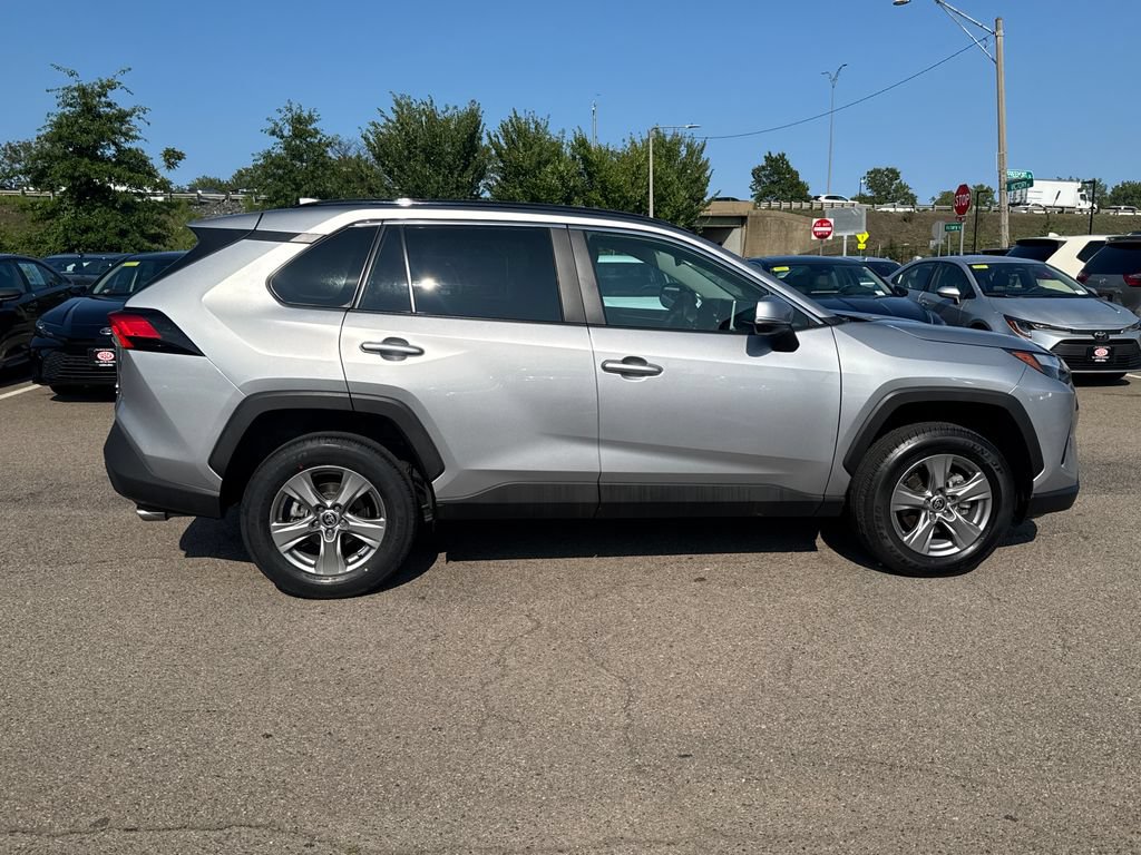 Used 2025 Toyota RAV4 XLE AWD/4WD image 9