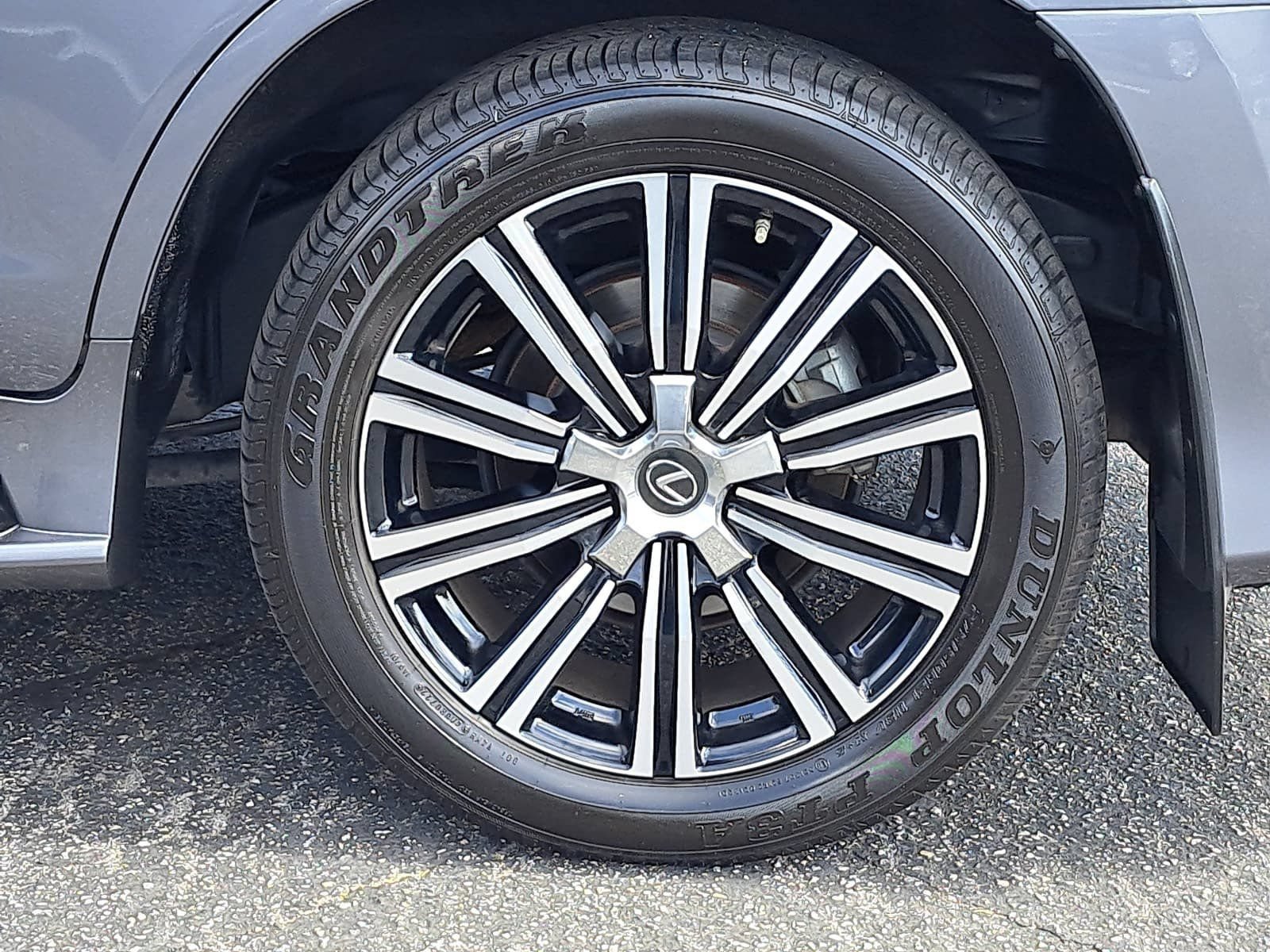 Used 2019 Lexus LX 570 4WD w/ Luxury Package image 37