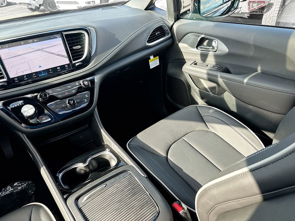 New 2026 Chrysler Pacifica Limited w/ S Appearance Package image 25