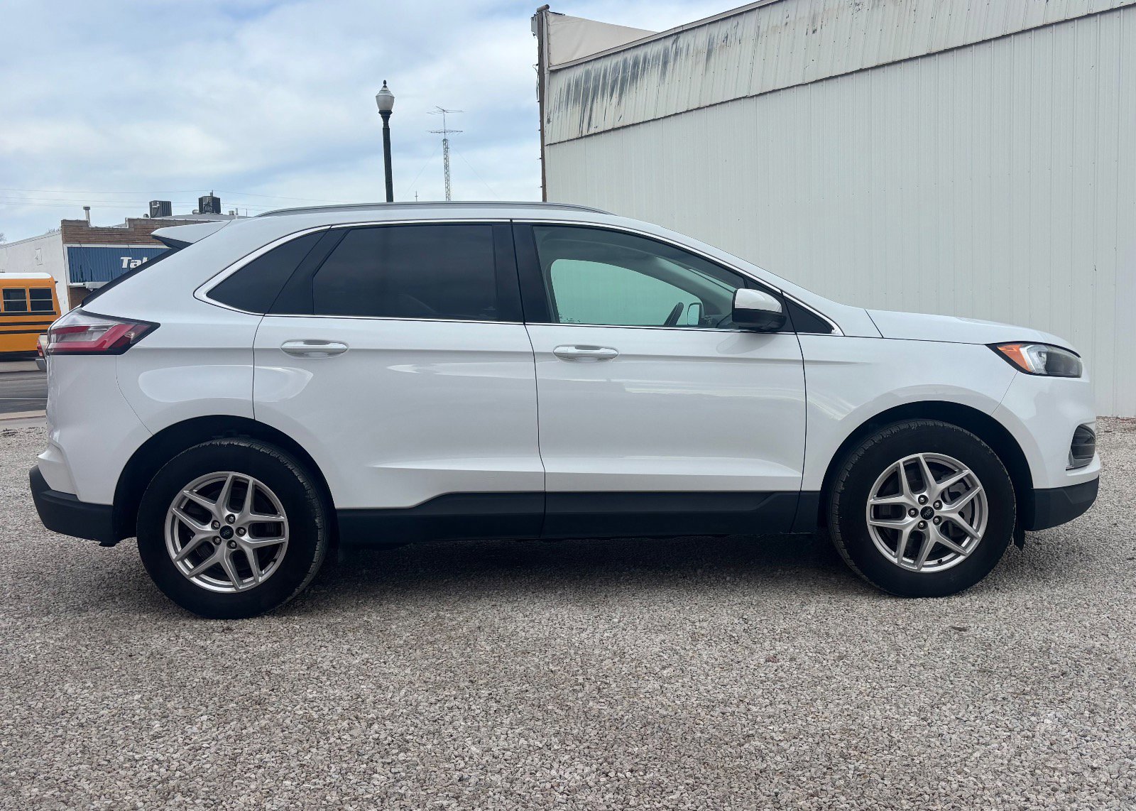 Certified 2024 Ford Edge SEL w/ Convenience Package image 2