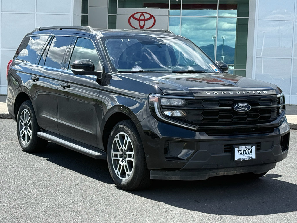 Used 2025 Ford Expedition Active AWD/4WD image 1
