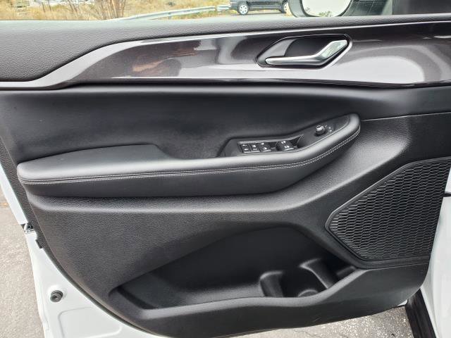 Used 2023 Jeep Grand Cherokee Laredo w/ Luxury Tech Group I image 20