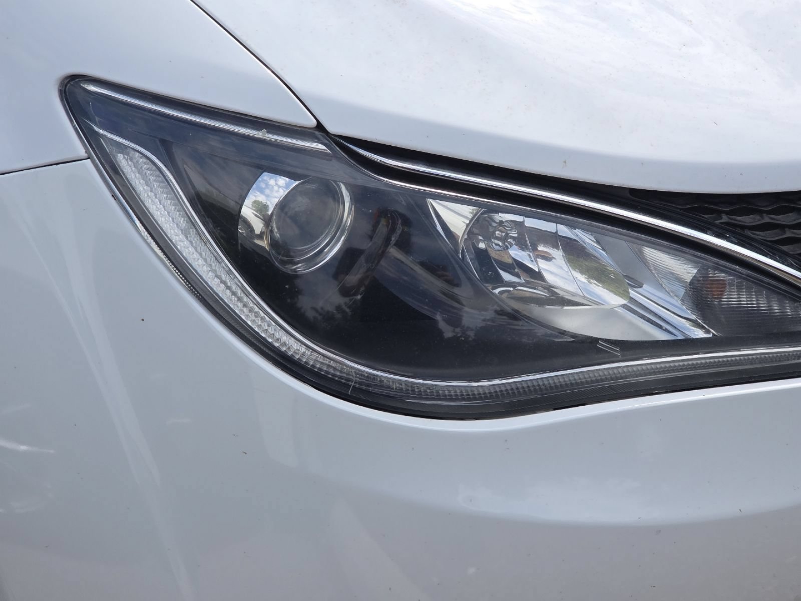 Used 2018 Chrysler Pacifica Touring-L FWD image 8