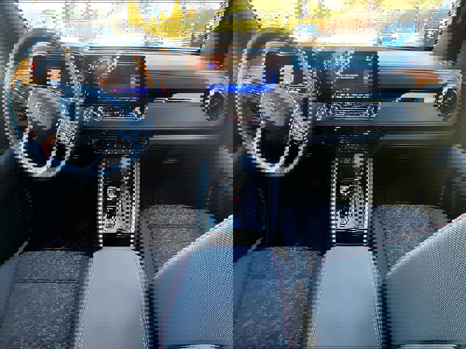 Used 2024 Chevrolet Colorado Z71 w/ Z71 Convenience Package 2 image 21