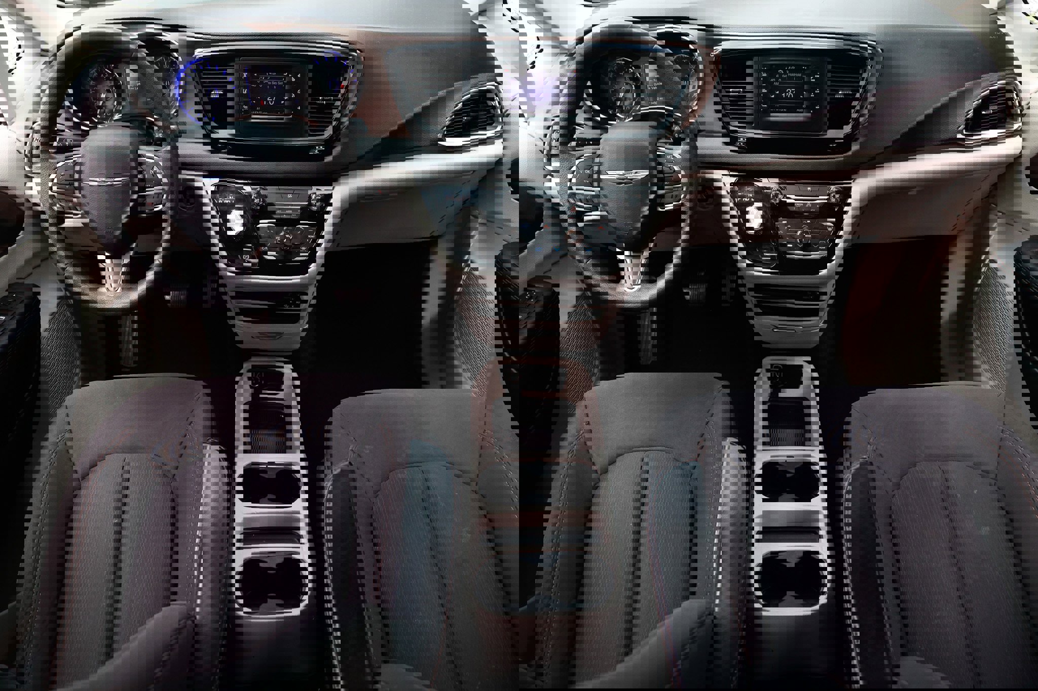 Used 2017 Chrysler Pacifica LX image 2