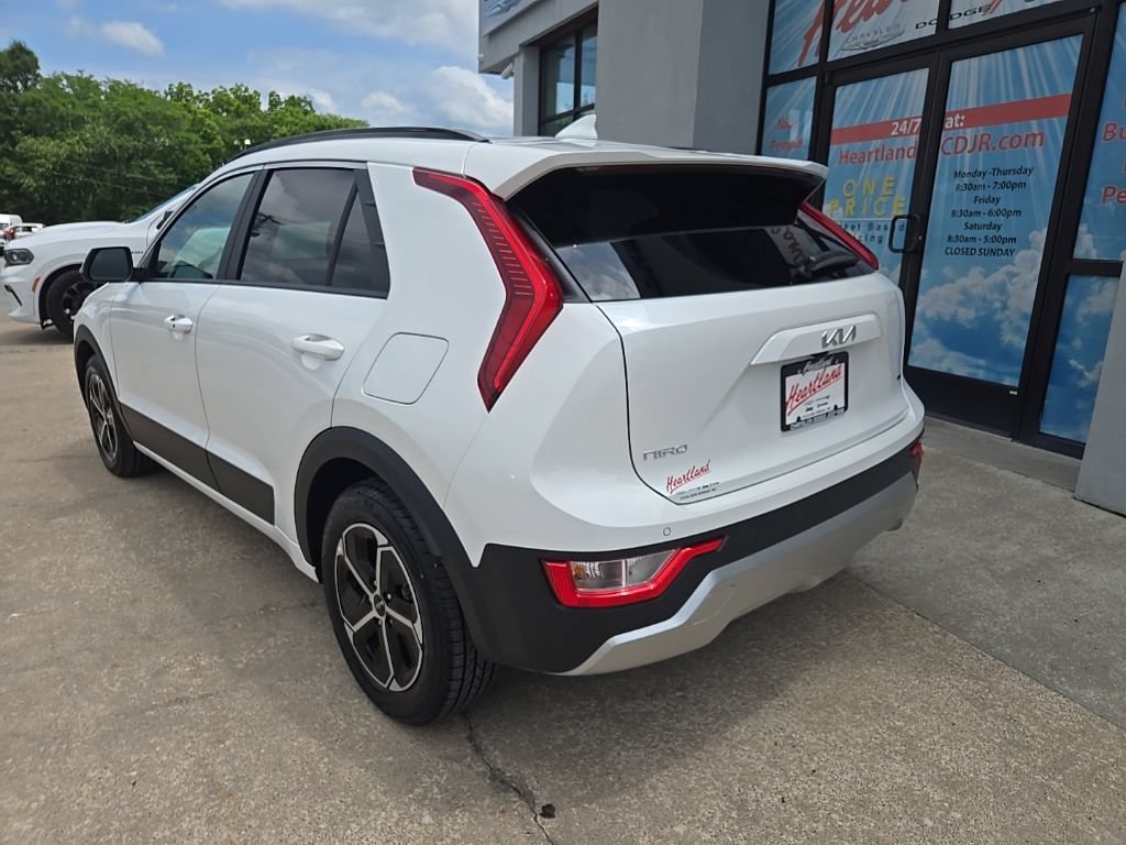Used 2024 Kia Niro EX FWD image 8