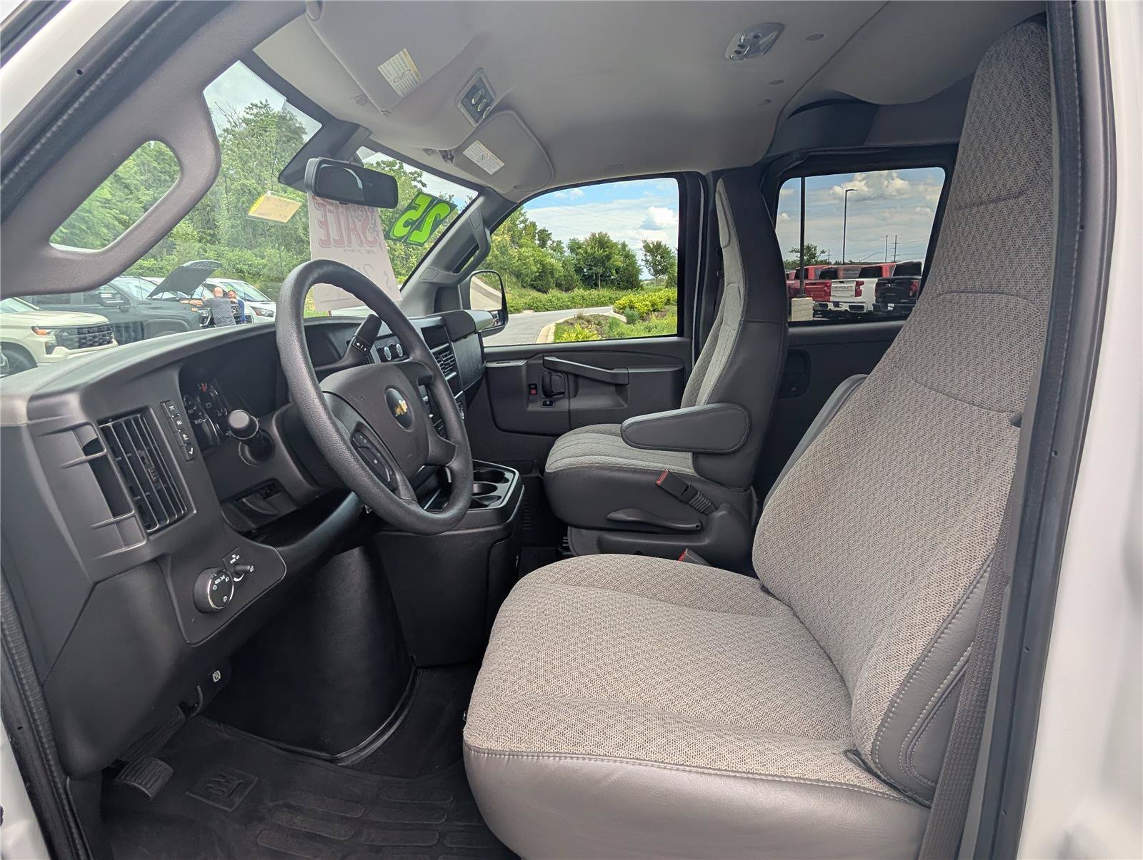 Used 2025 Chevrolet Express 3500 LT w/ LT Preferred Equipment Group RWD image 15