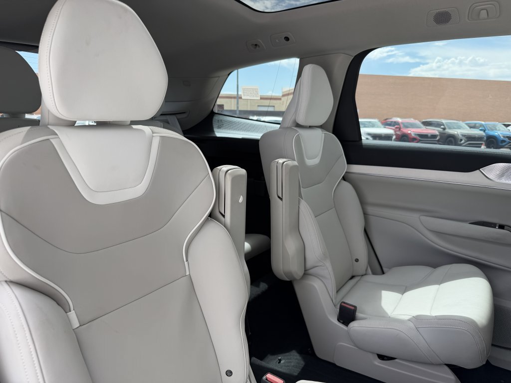 Used 2025 Volvo EX90 Ultra AWD/4WD image 42
