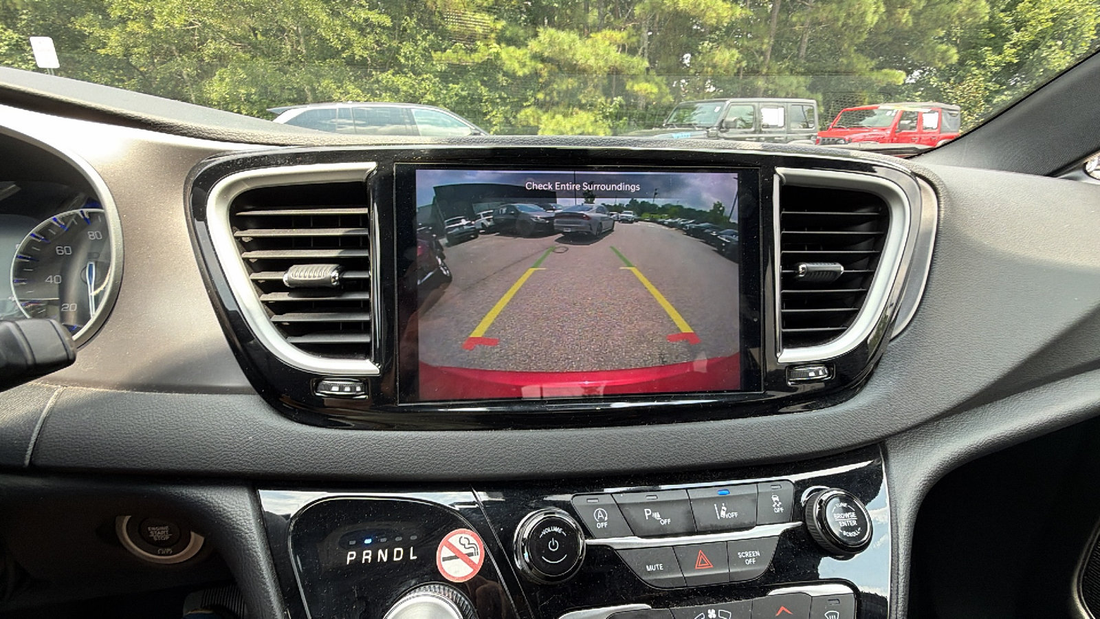 Used 2025 Chrysler Pacifica Select FWD image 32