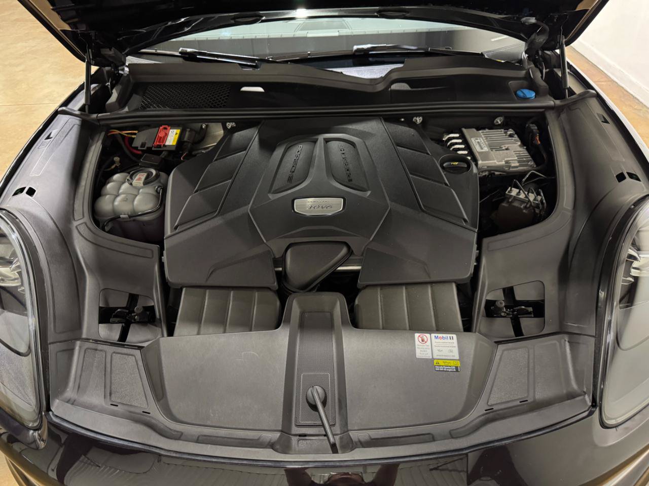 Used 2022 Porsche Cayenne Coupe AWD/4WD image 49