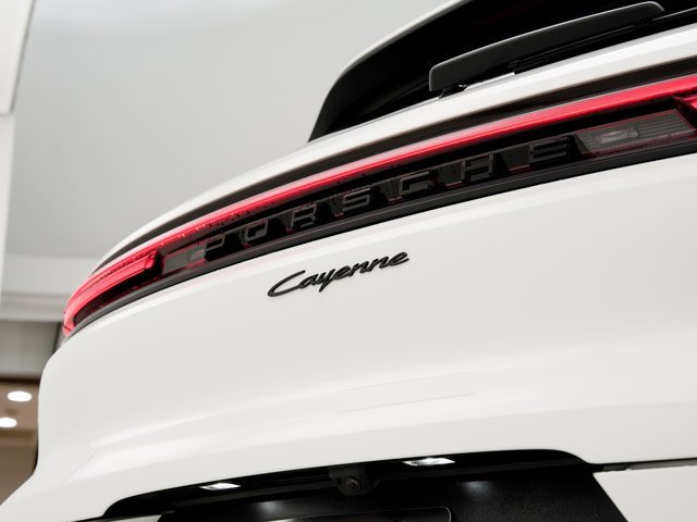 Used 2025 Porsche Cayenne image 29