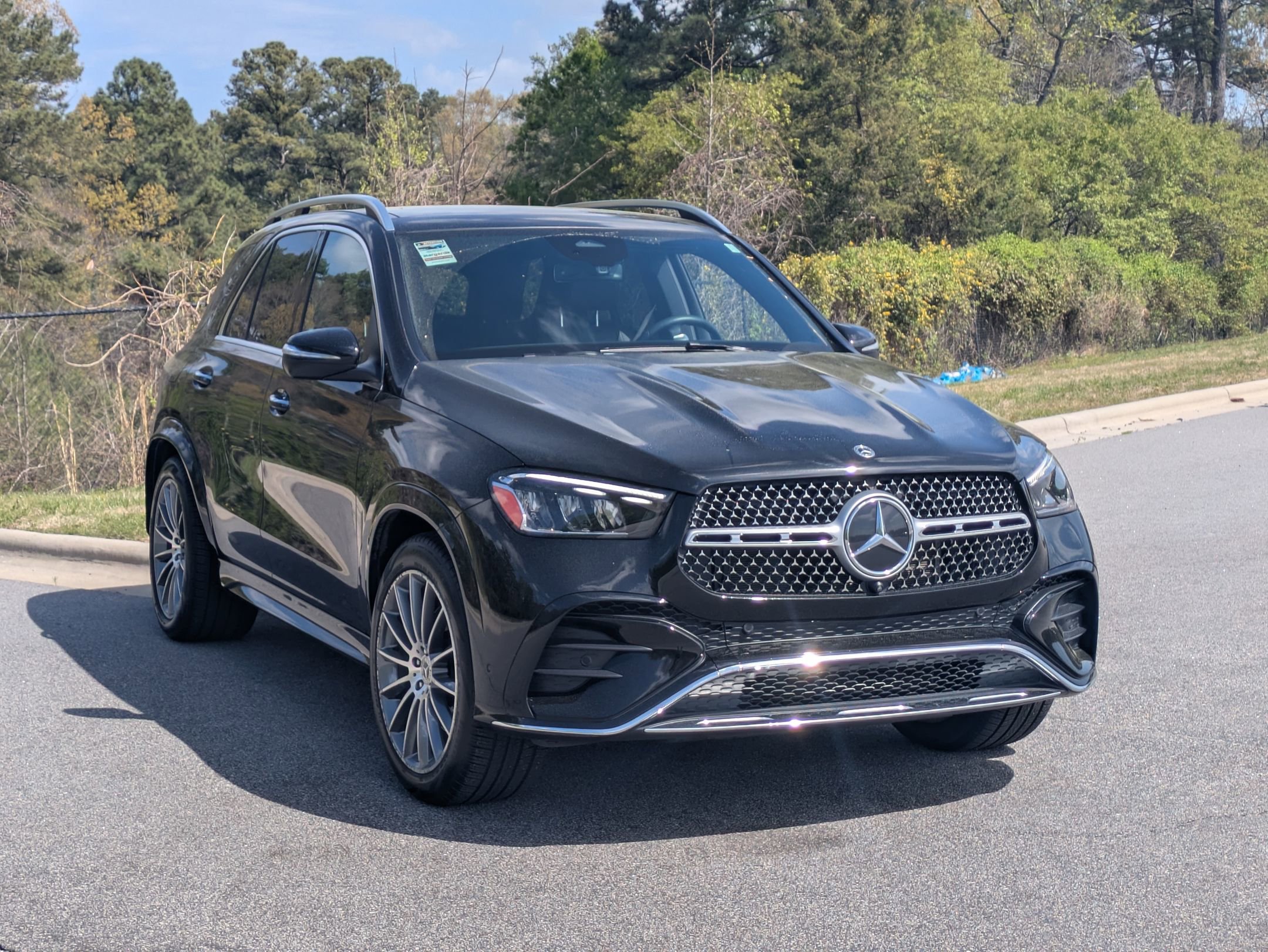 Used 2024 Mercedes-Benz GLE 450 4MATIC w/ AMG Line Exterior image 3