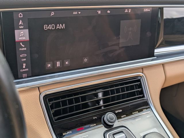 Used 2021 Porsche Panamera image 21