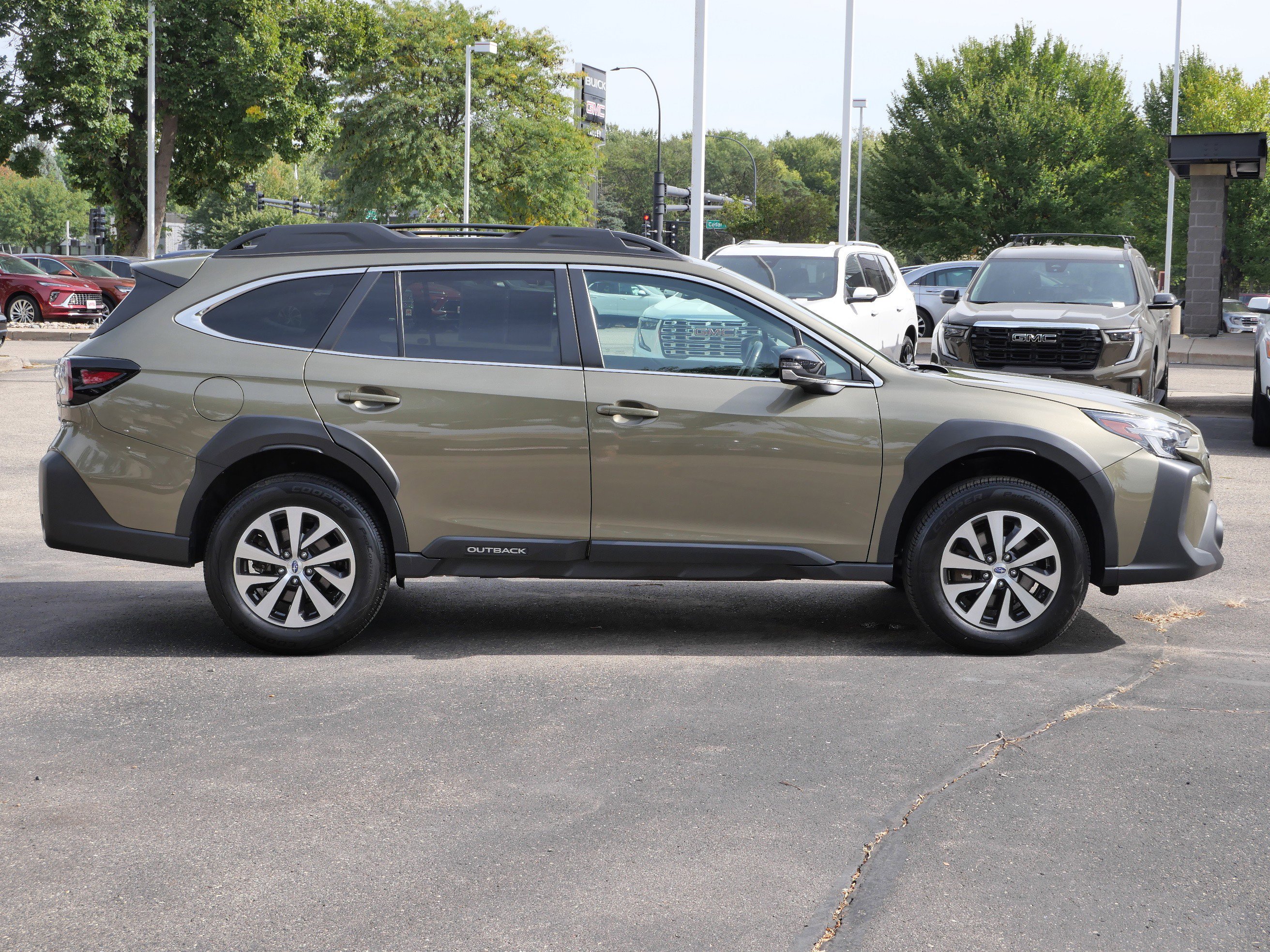 Used 2024 Subaru Outback Premium image 10