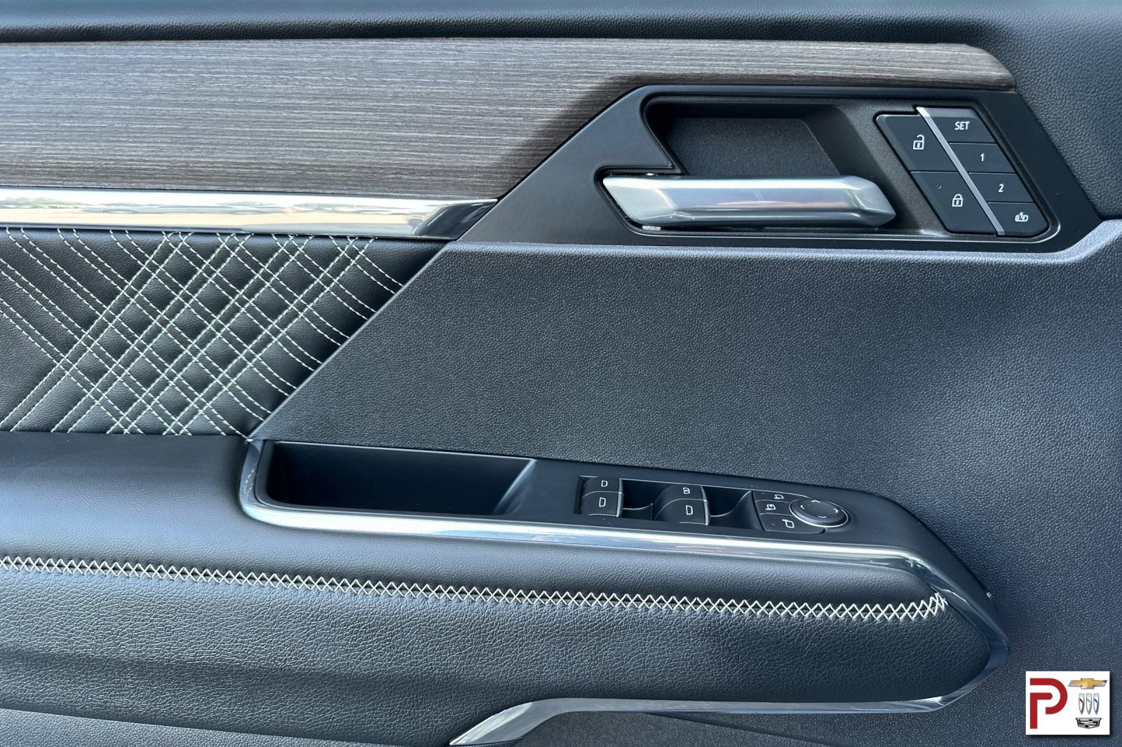 Used 2024 GMC Acadia Denali image 11