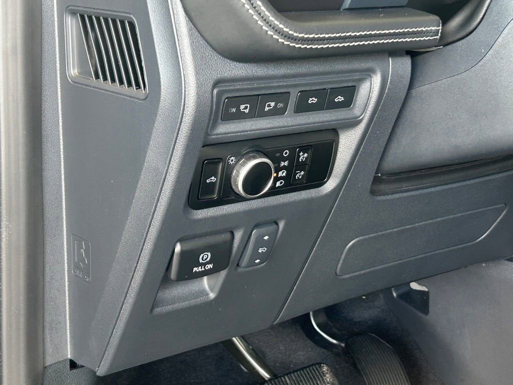 Used 2023 Ford F150 Lightning Platinum image 40