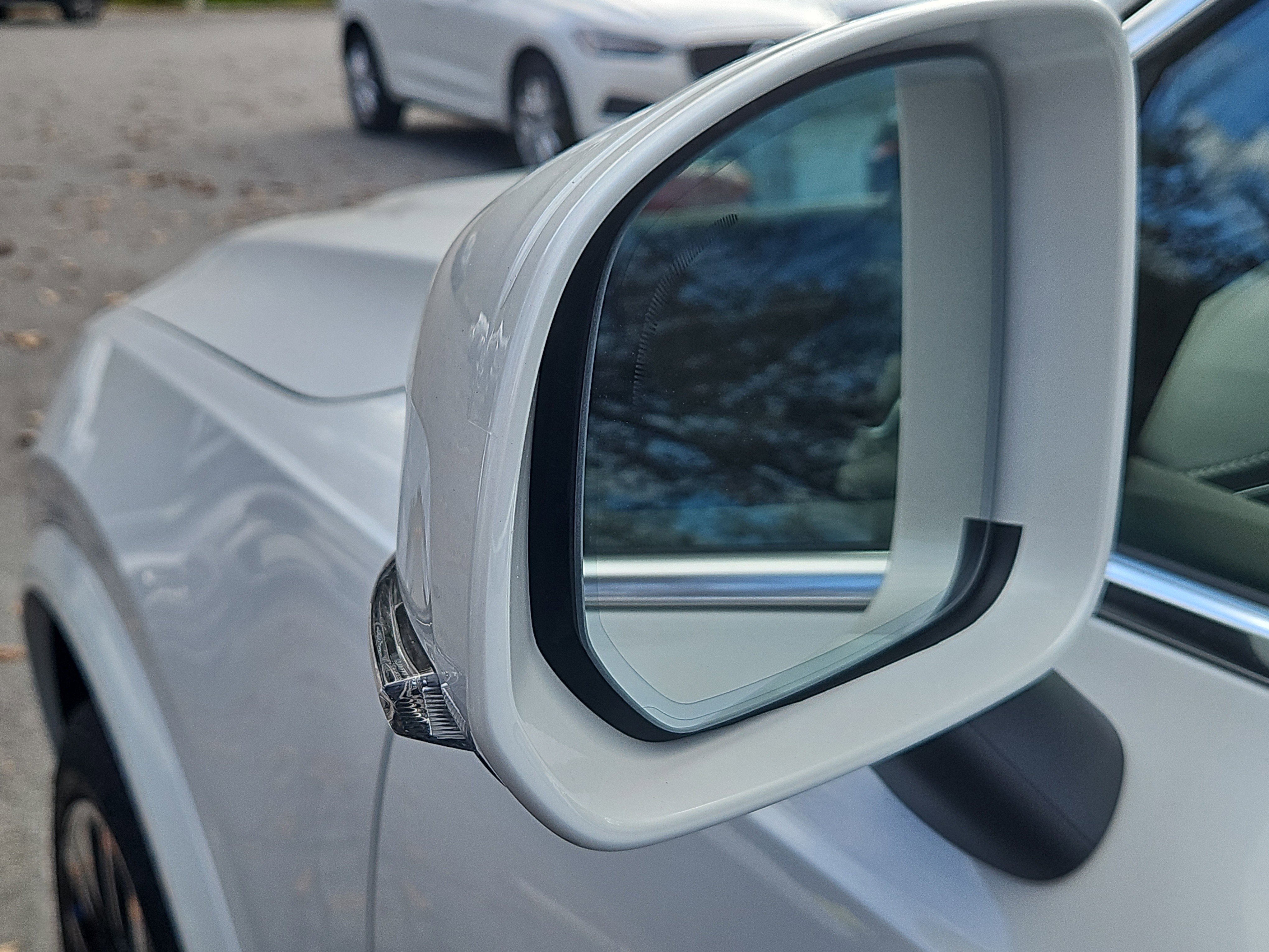 New 2026 Volvo XC90 B6 Plus w/ Protection Package Premier image 15