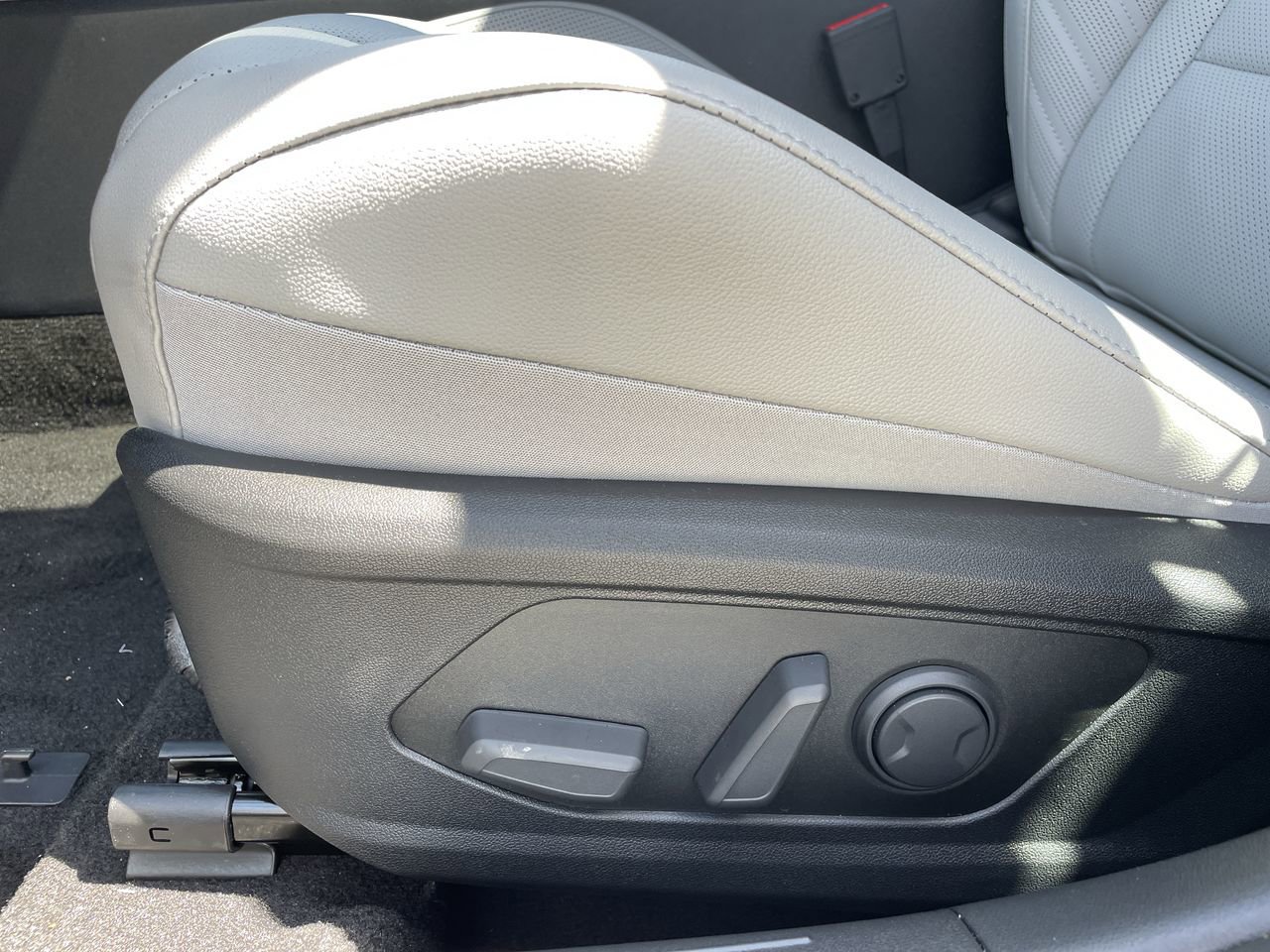 New 2026 Hyundai Elantra Limited FWD image 28