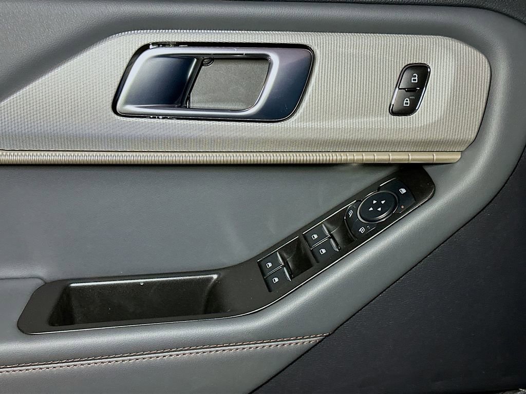 New 2026 Ford Explorer Active w/ Active Comfort Package image 17